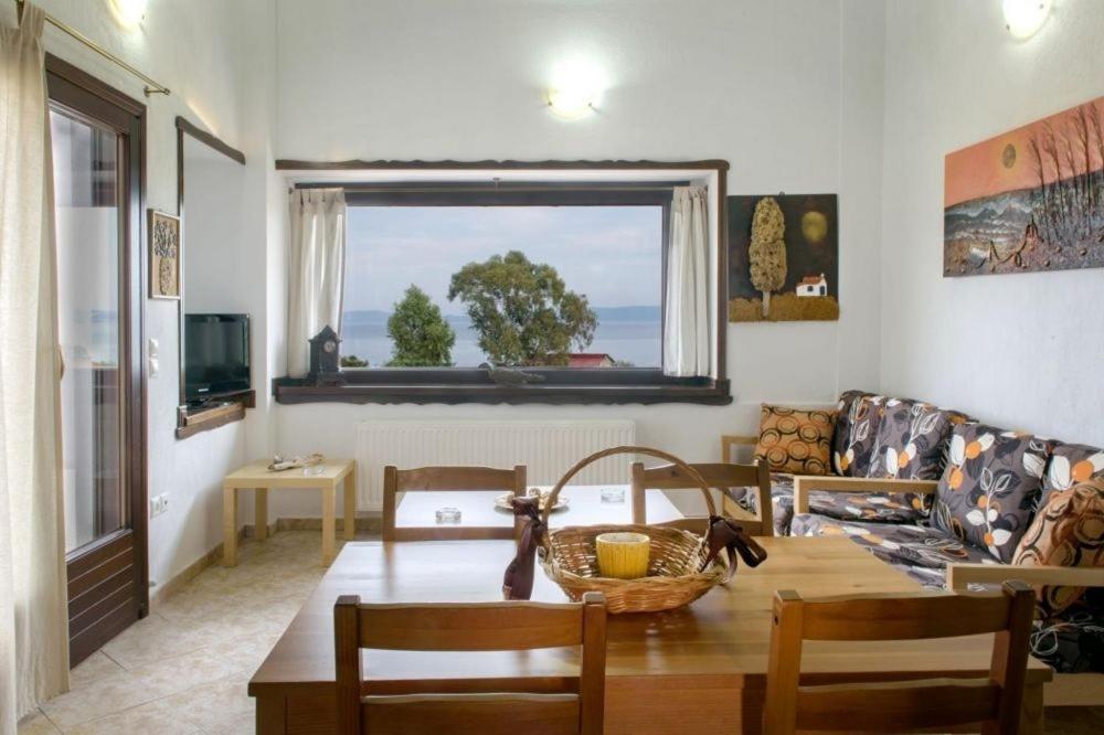 Katevi Luxury Seafront Villa Ierissos Dış mekan fotoğraf